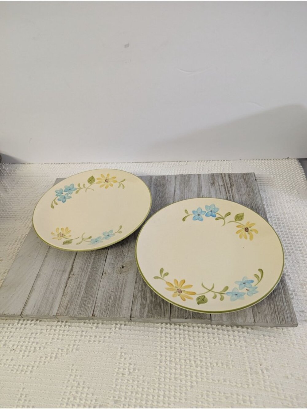 Vintage Franciscan DAISY Set of 2 Salad Luncheon Plates 8 1/4"